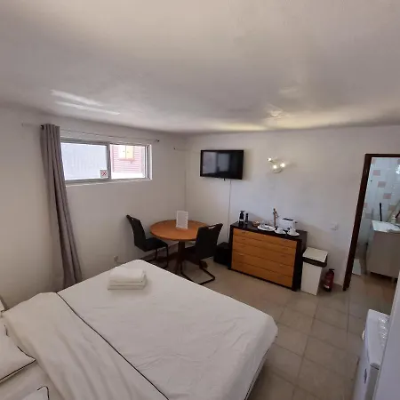 Aaa T0 Piscina Marina